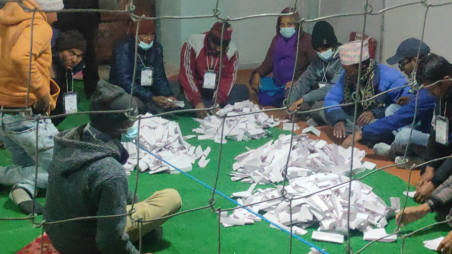 मुचुल्काको भन्दा बढी मतपत्र भेटिएपछि बाजुरामा रोकियो मतगणना