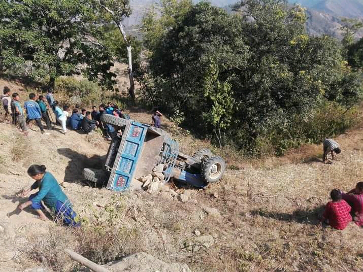 मलामि बाेकेकाे ट्याक्टर दुर्घटना हुदा एक काे मृत्यु