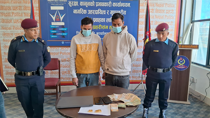 आधा किलो सुन र नगदसहित कैलालीमा २ भारतीय नागरिक पक्राउ