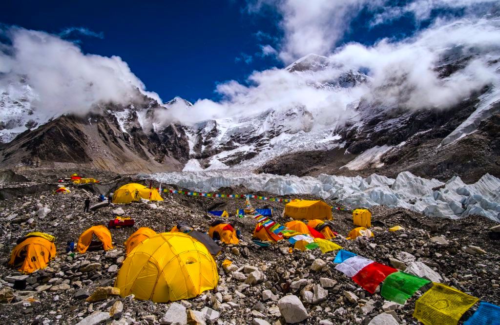 अफसिजनमै सगरमाथामा विदेशीको लर्को, एक सातामै गरे २२८ पर्यटकले प्रवेश  