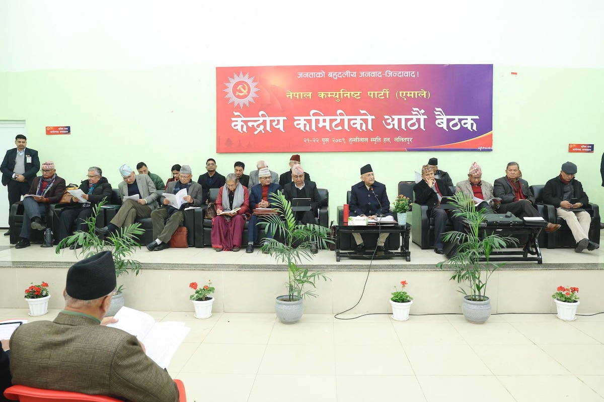 नेकपा एमाले बैठक : तेस्रो दिन पनि प्रतिवेदनमा बोल्ने क्रम जारी