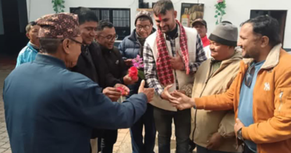 रास्वपा लमही नगर कमिटीका उपसभापति दिनेश आचार्य एमाले प्रवेश